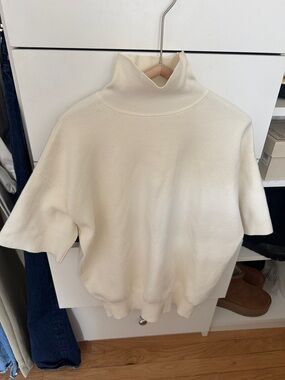 Aritzia Cream Short-Sleeve Turtleneck Sweatshirt